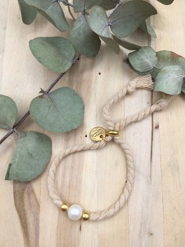 Pulsera de algodón orgánico y perla de río