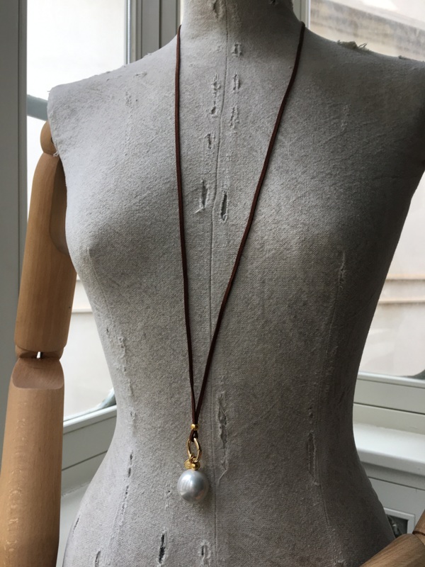 Collar con perla grande