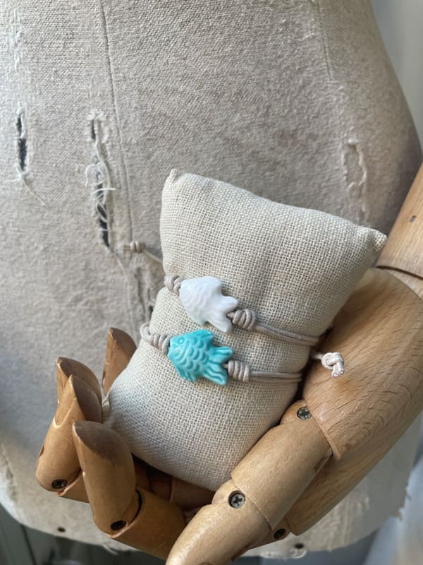 Pulsera cordón algodón y pescadito