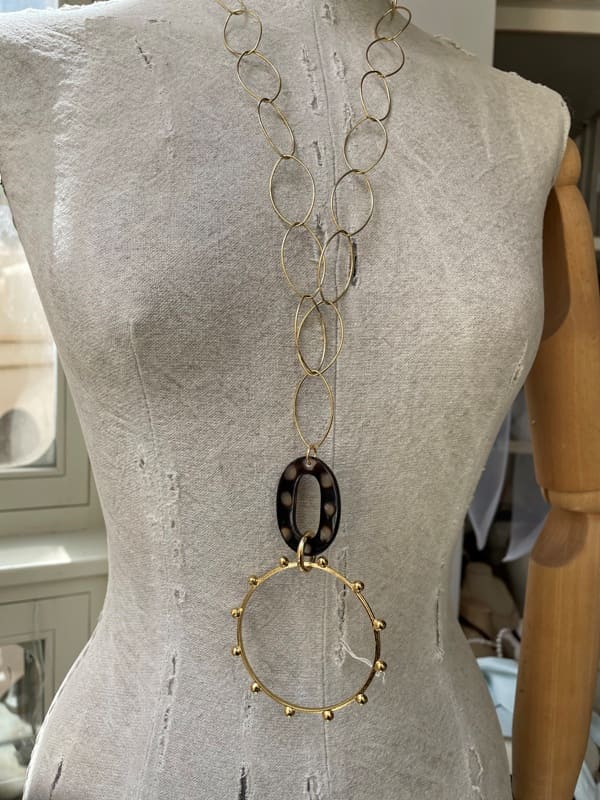 Collar Eslabones Dorados y Colgante con Lunares