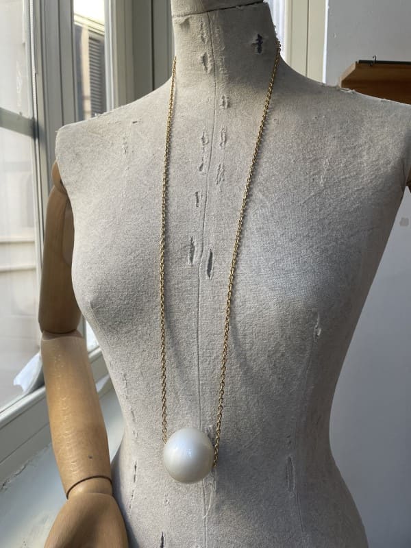Collar Largo Dorado con Perla Grande