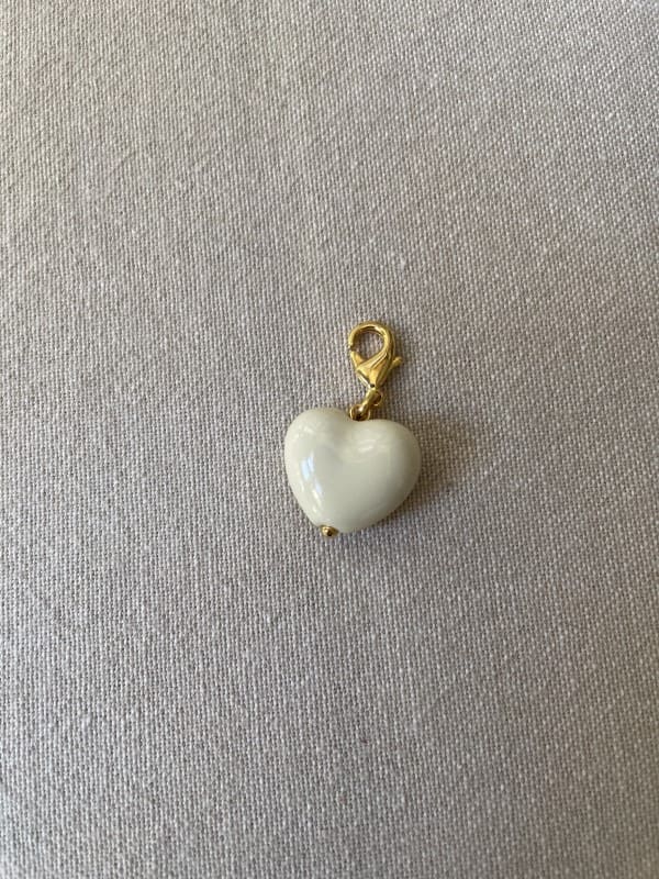 Charm Corazón Marfil