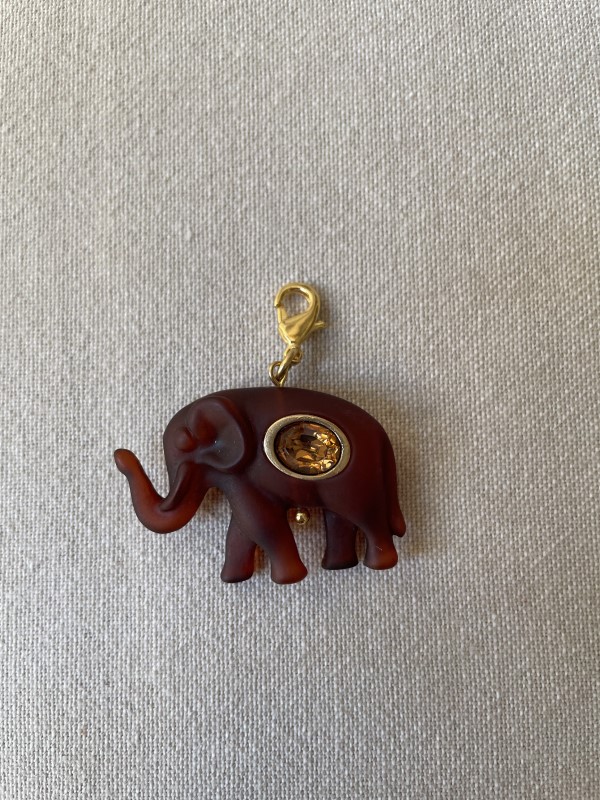 Colgante elefante ámbar resina