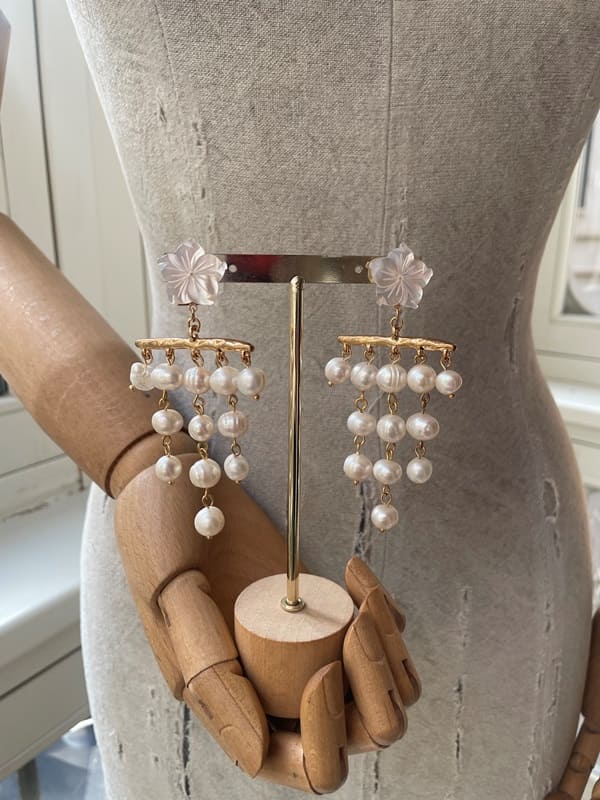 Pendientes largos de perlas naturales