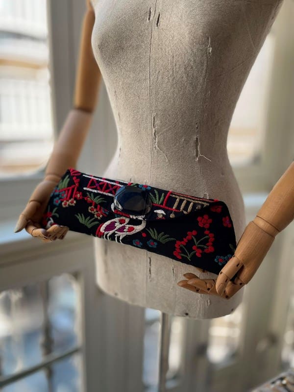 Bolso Clutch Bordado Oriental