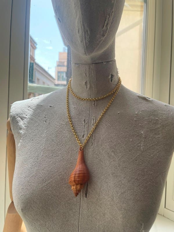 Collar Largo con Caracola Natural Marrón